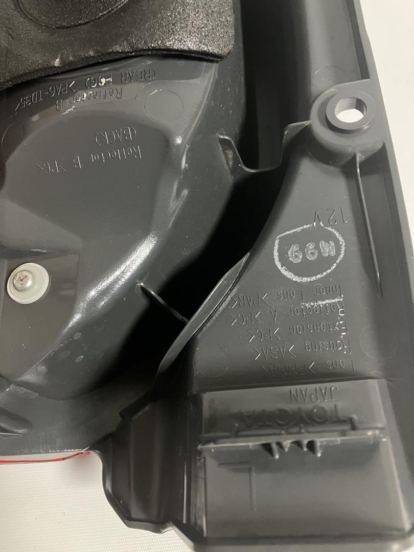 ミ*K様 トヨタ　純正品　ハイエース用　テールランプ 左右セット　AO45053