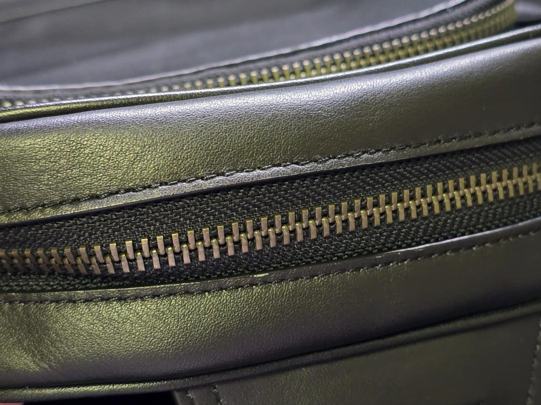 COACH グラハムパック レザー ボディバッグ