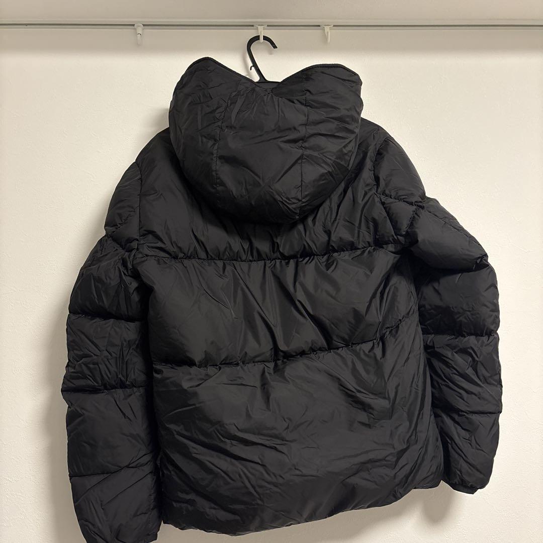 MONCLER 黒 フード付きダウンジャケット