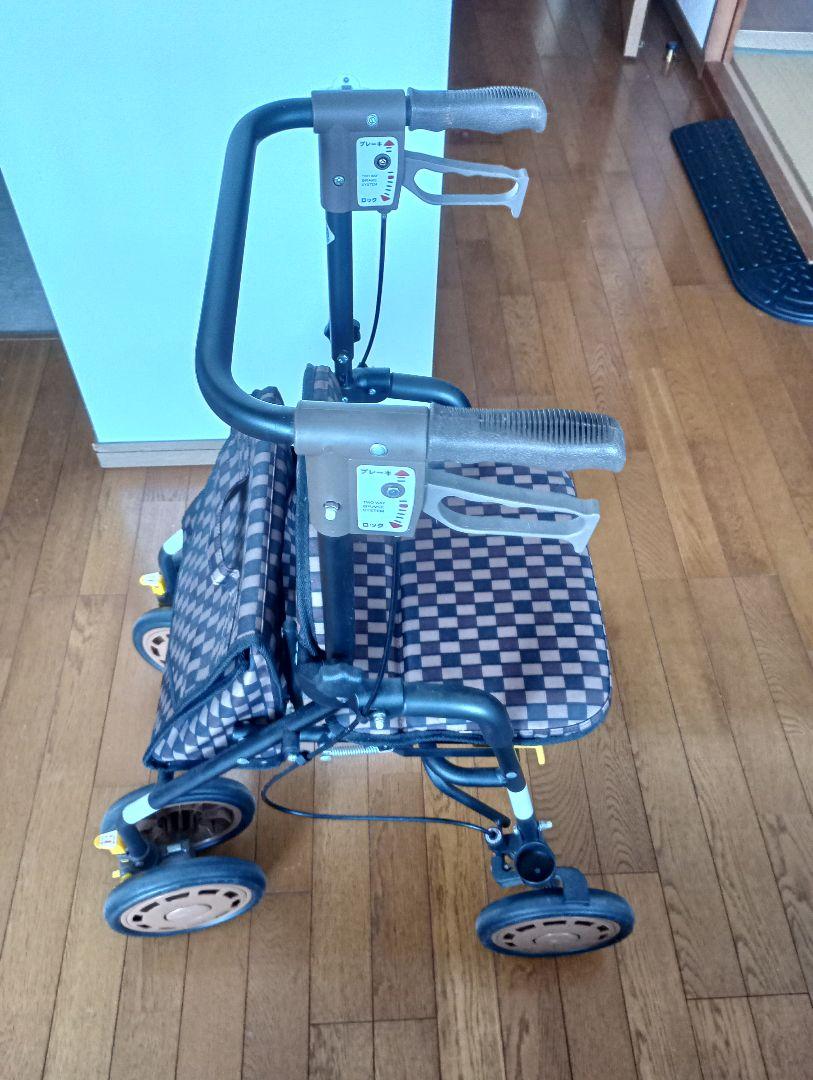 折りたたみ式シルバーカー チェック柄