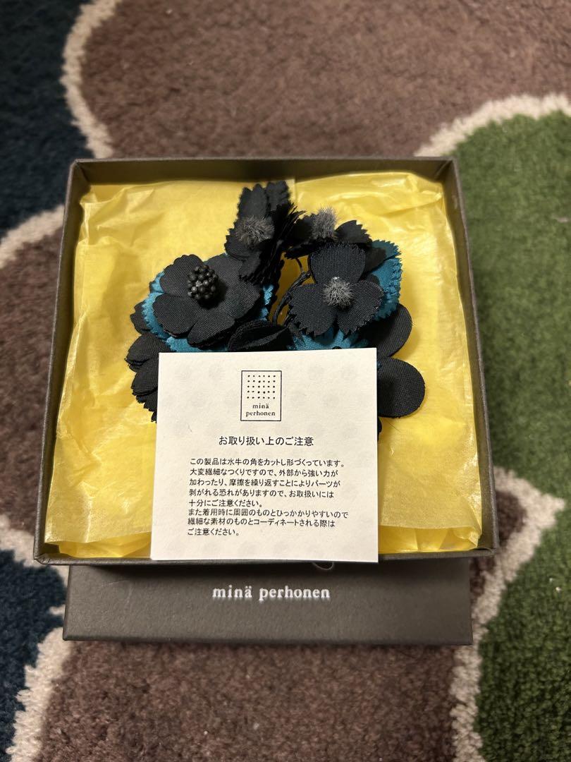 minä perhonen 花モチーフ ブローチ - アクセサリーアウトレット