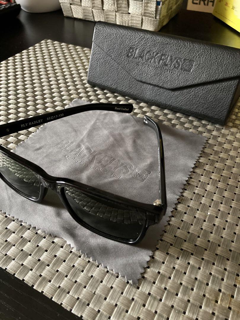 サングラス　black flys