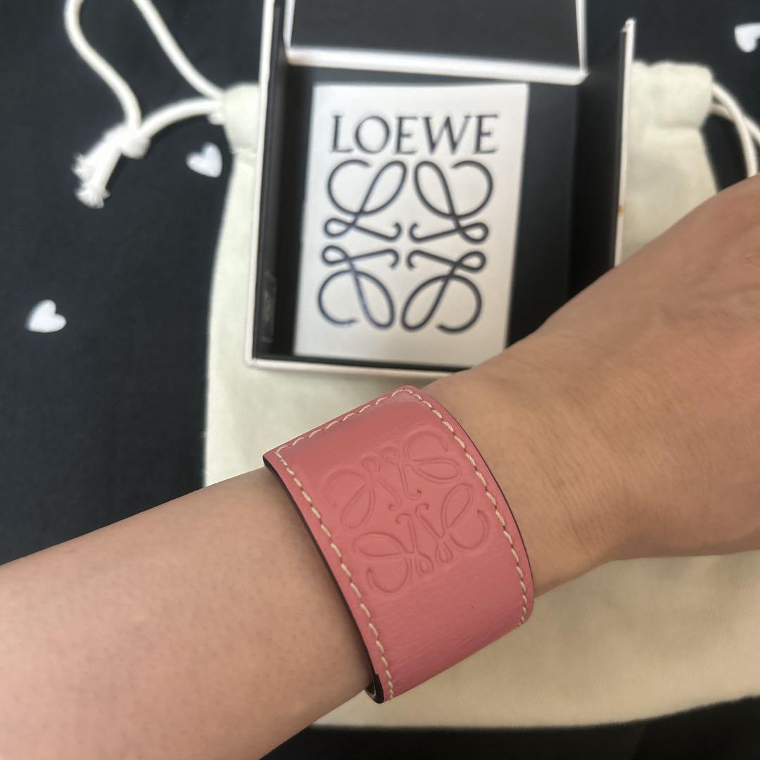 年末セール ！お値下げ！ロエベ スラップブレスレット ピンク レザーバングル