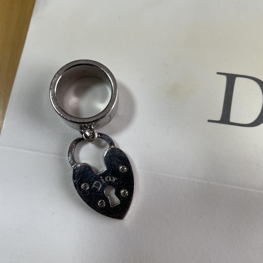Dior ハート型ロック付きリング