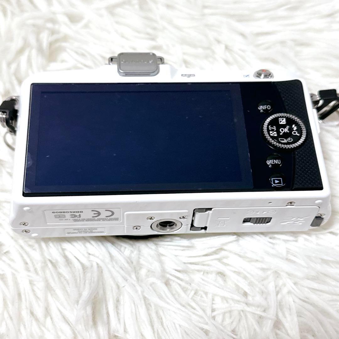 【極美品】OLYMPUS オリンパス E-PM1 ミラーレス 一眼 デジカメ 白