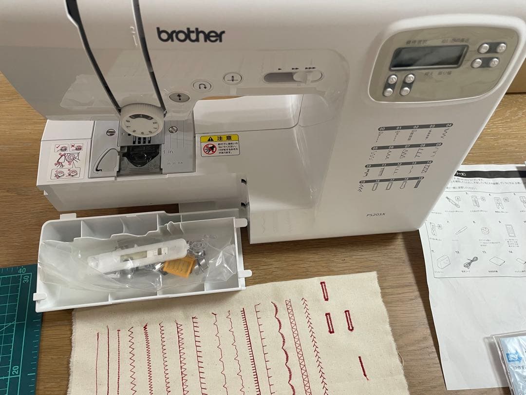 コンピューターミシン ホワイト目立った傷や汚れなし