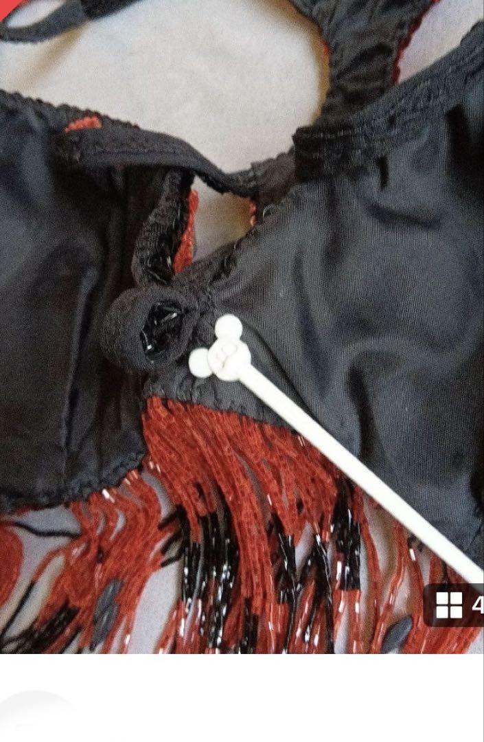〔美品〕ベラ風　赤×黒　豪華ベリーダンス衣装 ストーン、ビーズのフリンジ付き 美品〕ベラ風 赤×黒 豪華ベリーダンス衣装 ストーン、ビーズの
