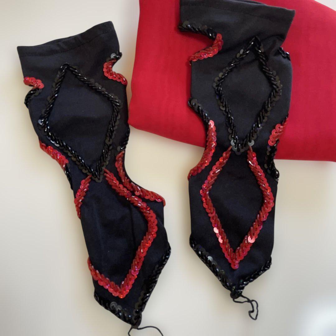 〔美品〕ベラ風　赤×黒　豪華ベリーダンス衣装 ストーン、ビーズのフリンジ付き 美品〕ベラ風 赤×黒 豪華ベリーダンス衣装 ストーン、ビーズの