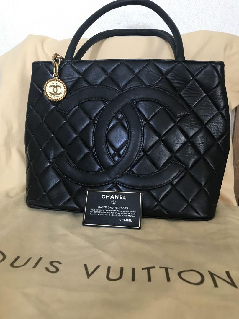 SALE!CHANELスキンマットレスw/keychain charm(ゴルド)