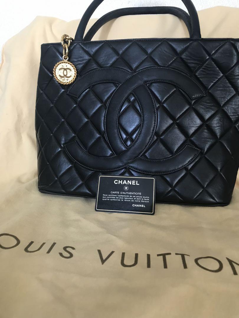 SALE!CHANELスキンマットレスw/keychain charm(ゴルド)