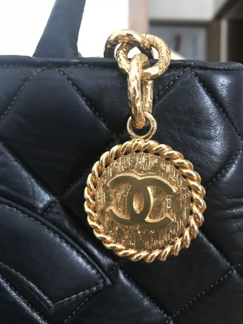 SALE!CHANELスキンマットレスw/keychain charm(ゴルド)