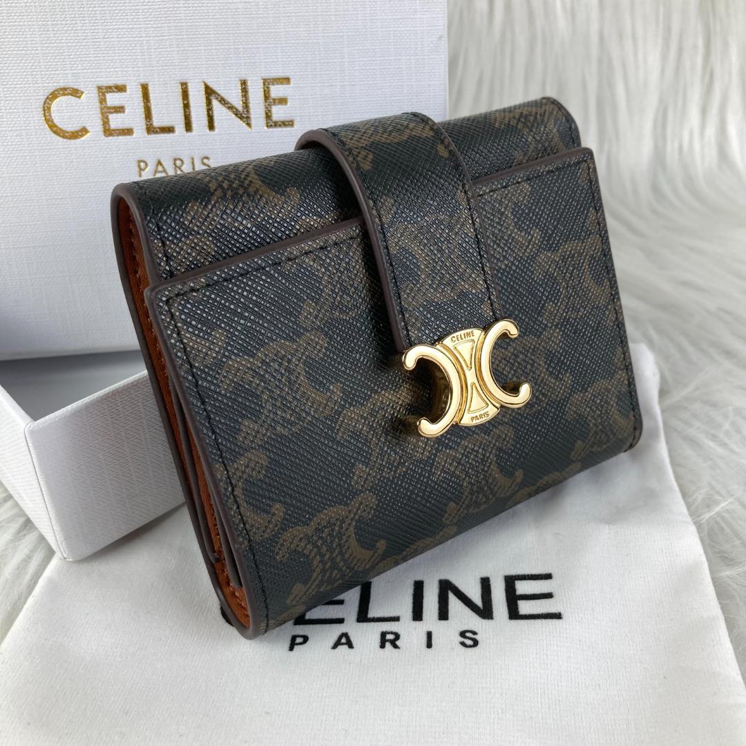 CELINE トリオンフ ダークグリーン 三つ折り財布 保存袋付き CELINE 三つ折り財布 ダークグリーン - メルカリ