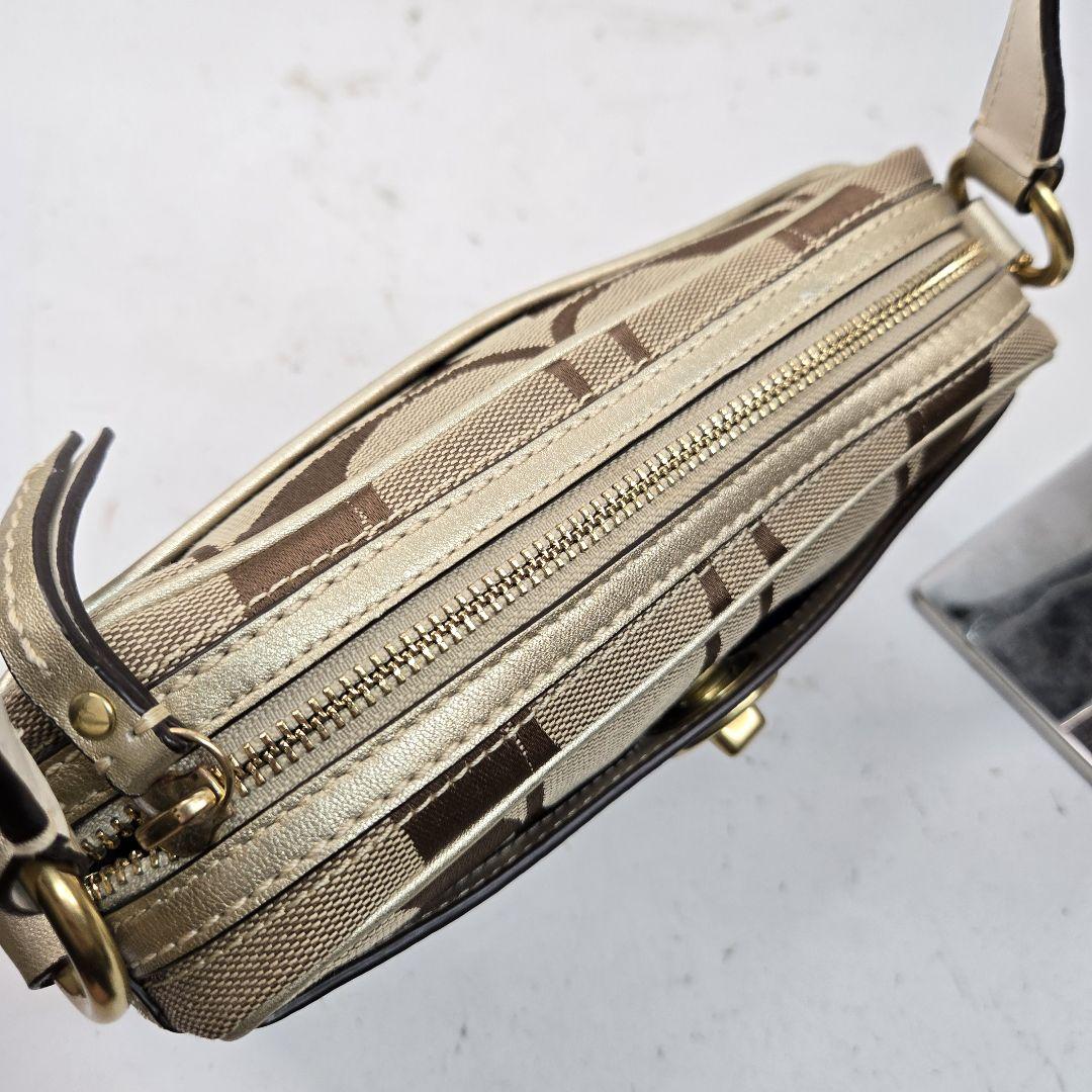 極美品 COACH クロスボディ ショルダーポーチ シグネチャー レザー