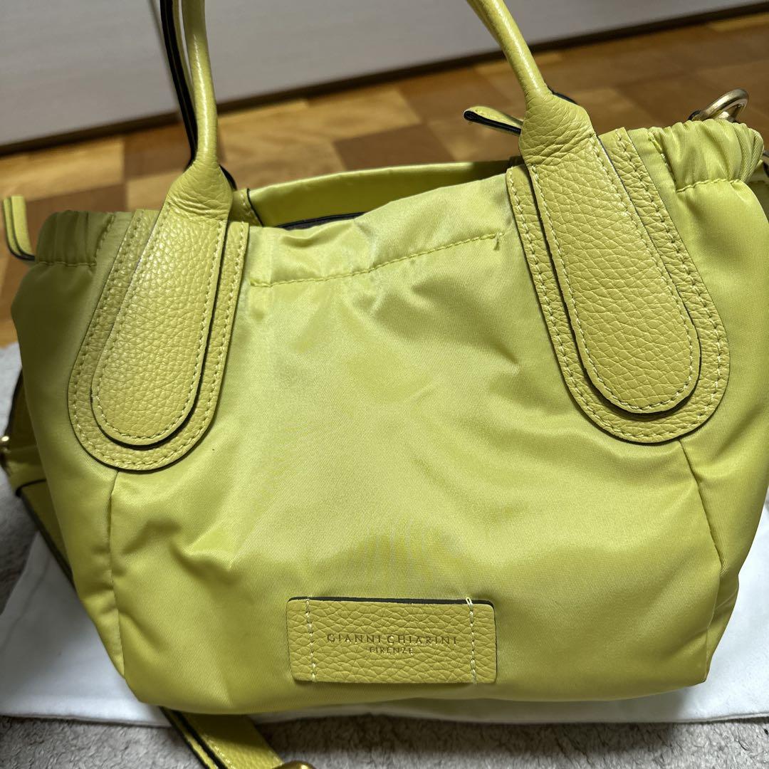 GIANNI CHIARINI】レザーショルダーバッグ （ショルダーバッグ