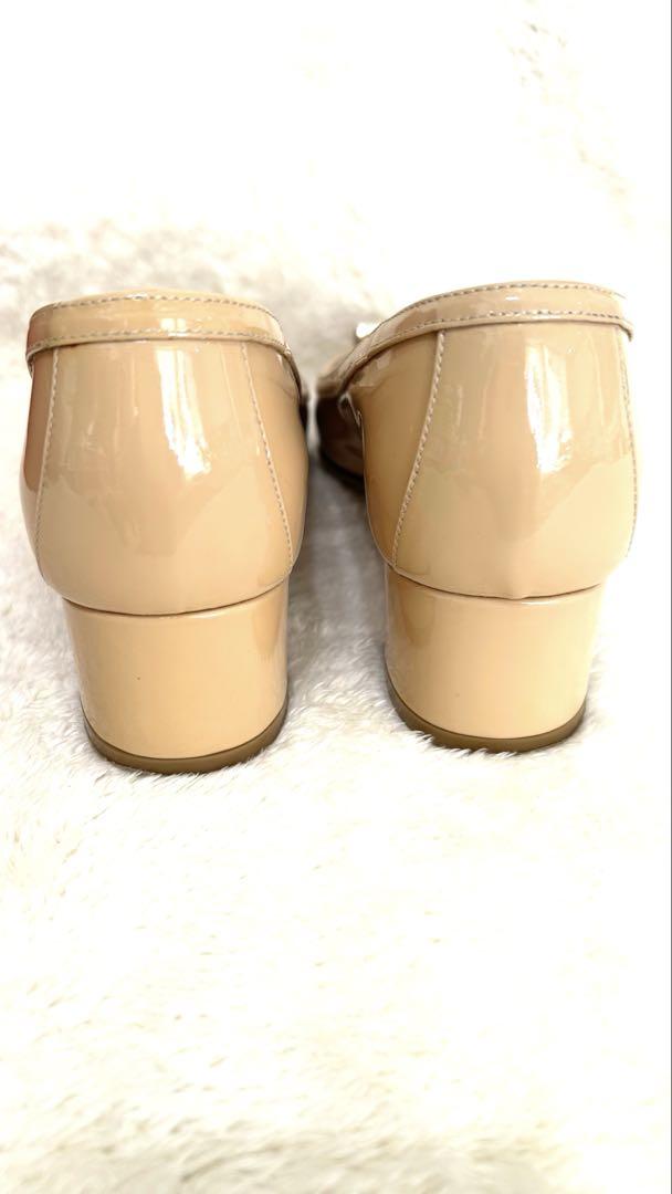 Ferragamo ベージュ フラットシューズ 7.5 D (24.5)