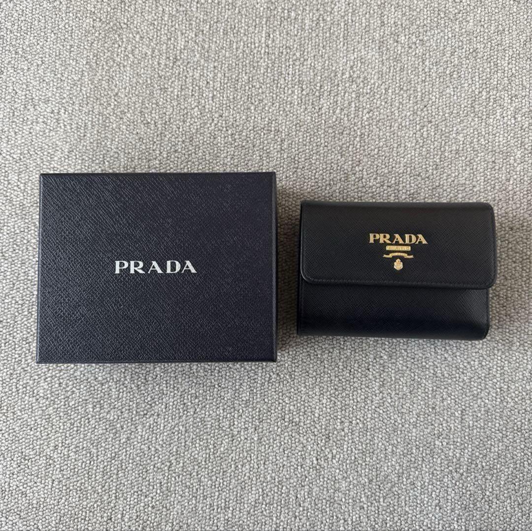 PRADA ブラックレザー 三つ折り財布