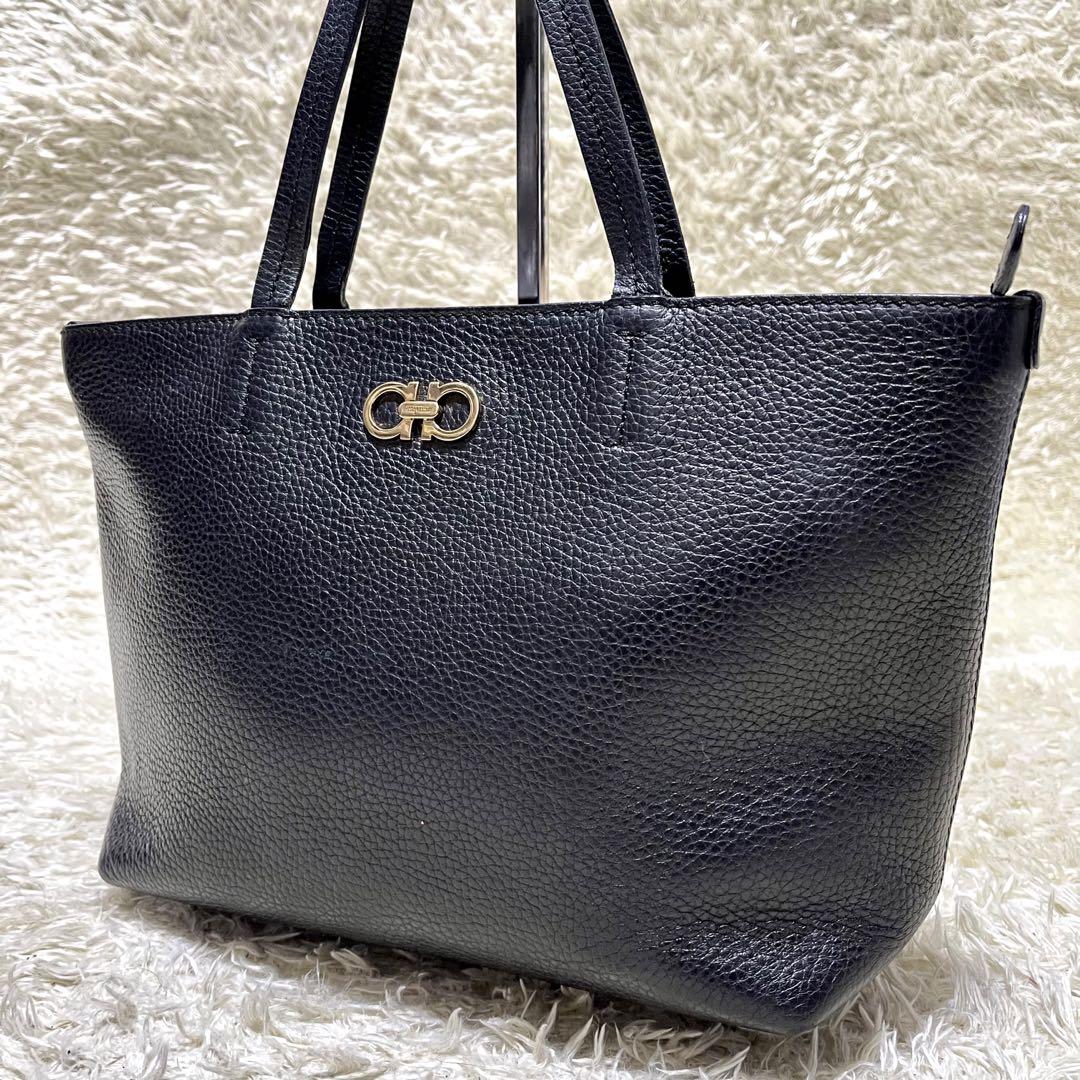 フェラガモ　黒レザーハンドバッグ ゴールド金具　ガンチーニ　美品 FERRAGAMO Salvatore Ferragamo フェラガモ ハンドバッグ FZ-21