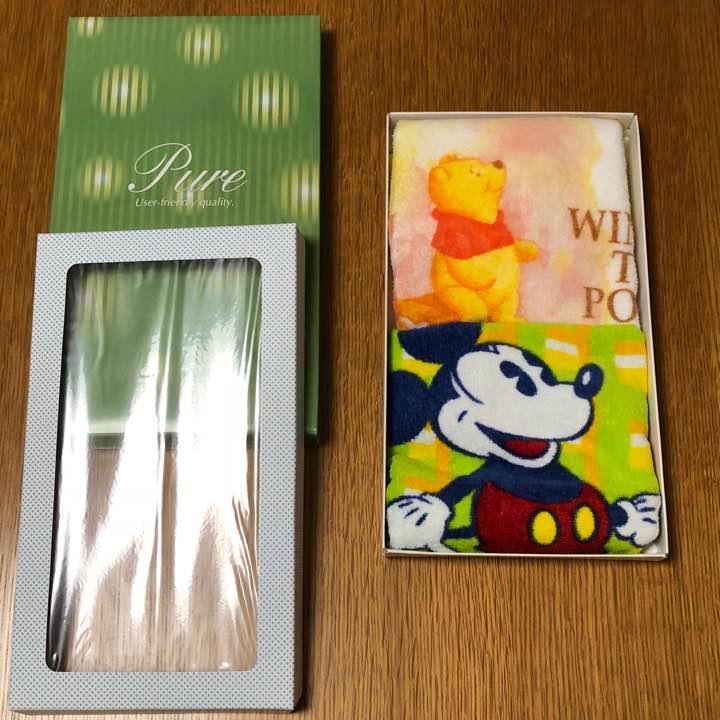 箱入り 未使用のディズニー ハンドタオル２枚セット