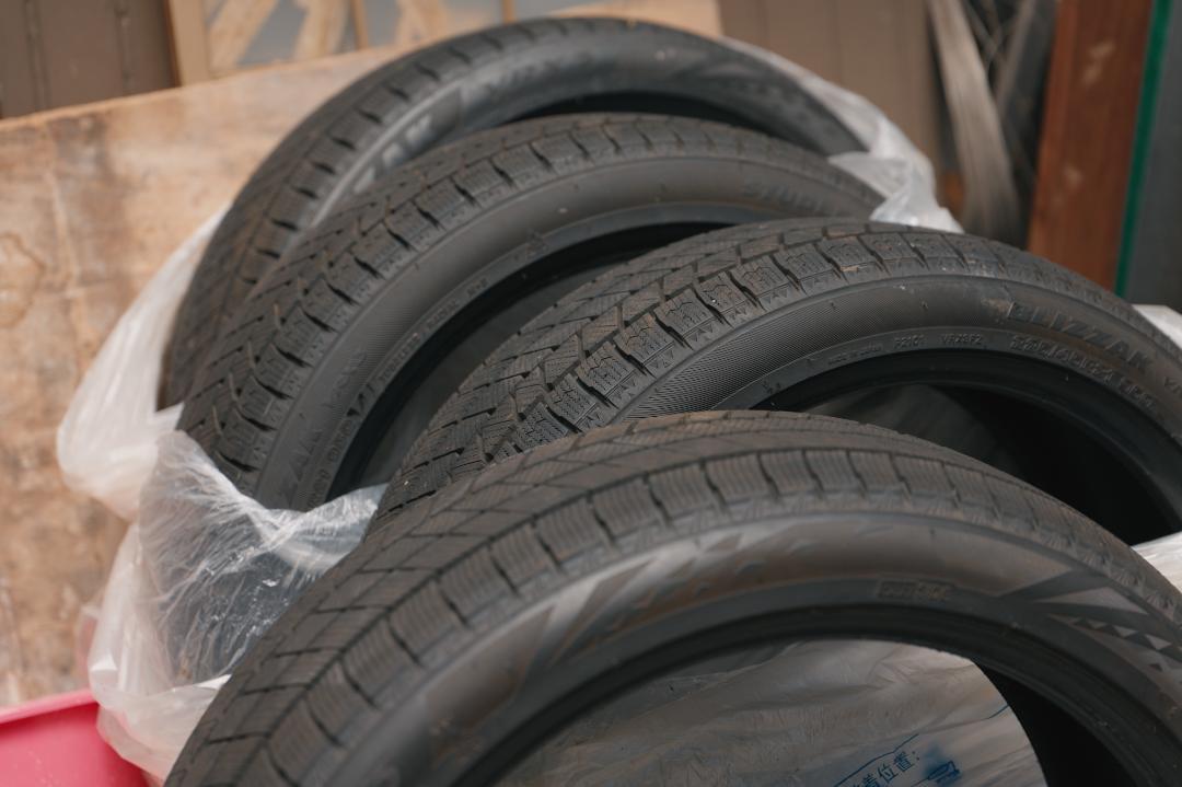 ブリヂストン　ブリザック　スタッドレスタイヤ 225/45R21 4本セット