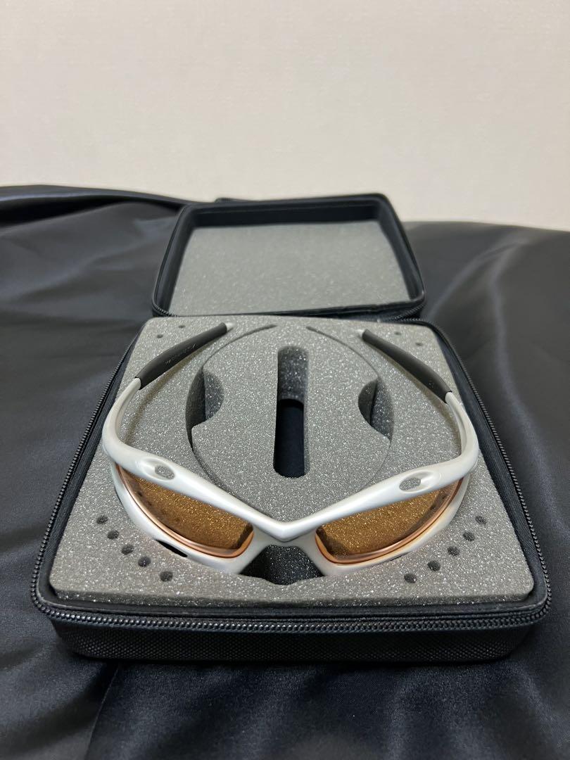 ☀ OAKLEY