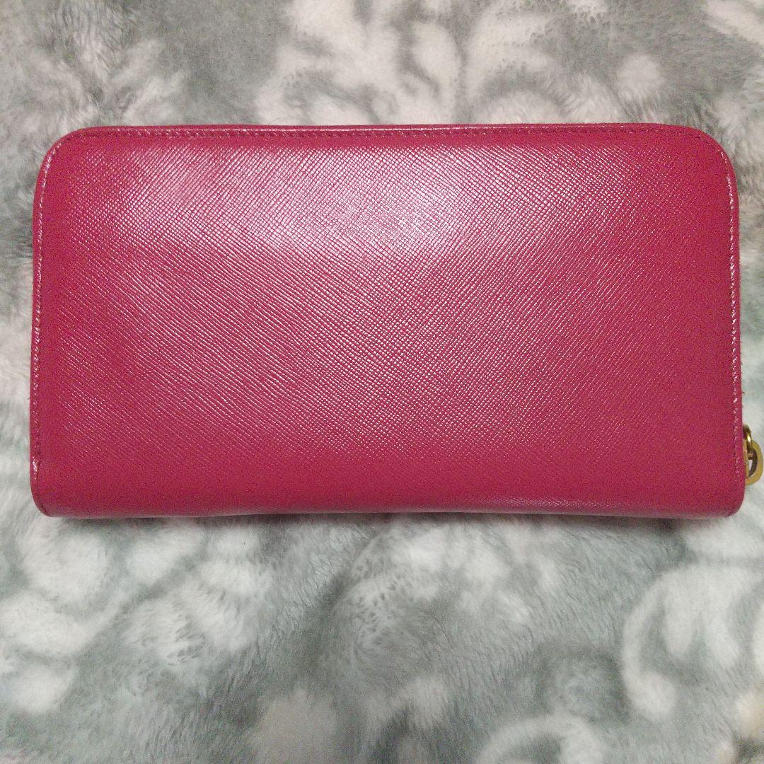 PRADA　ラウンドファスナーリボン付き長財布レッド系