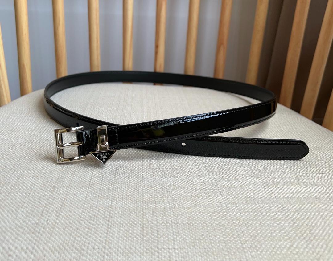 PRADA ブラック パテントレザーベルト