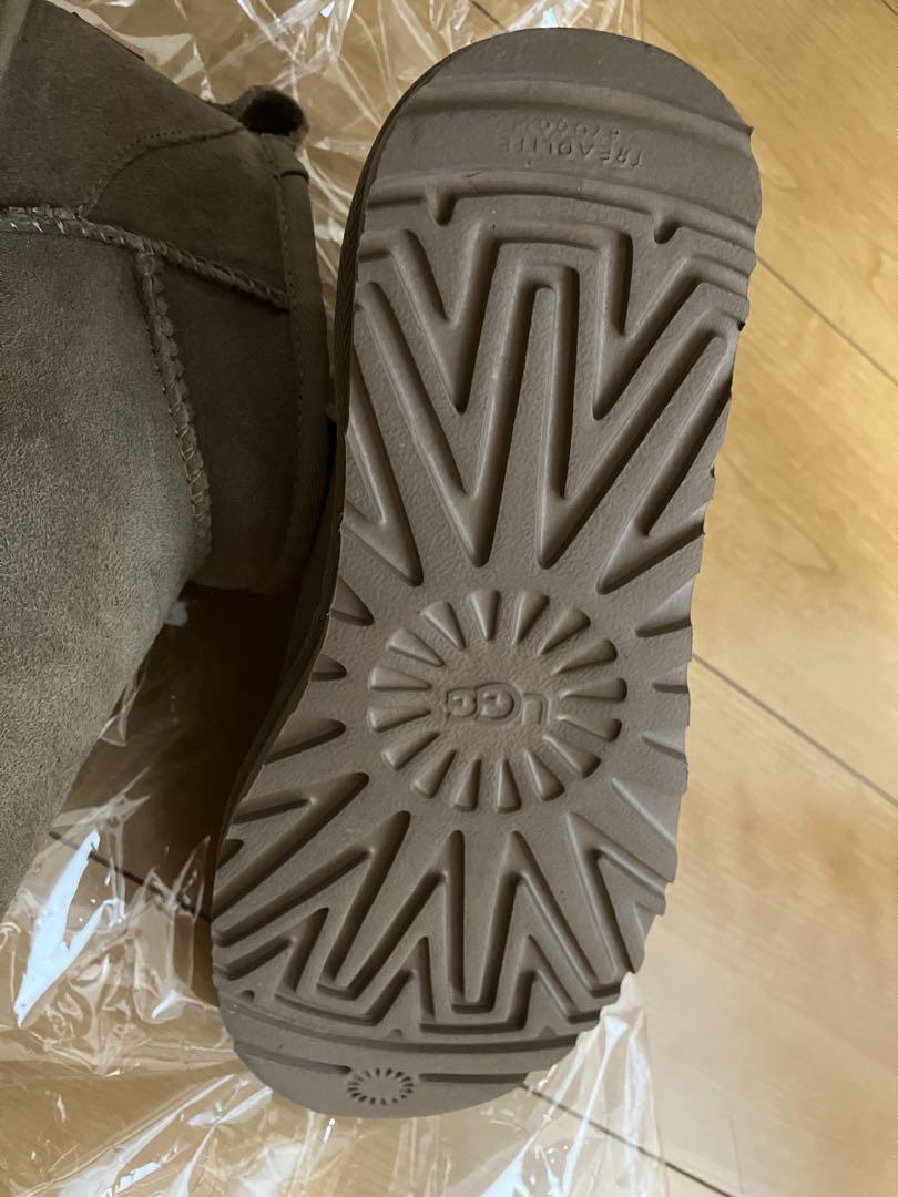 卍 UGG