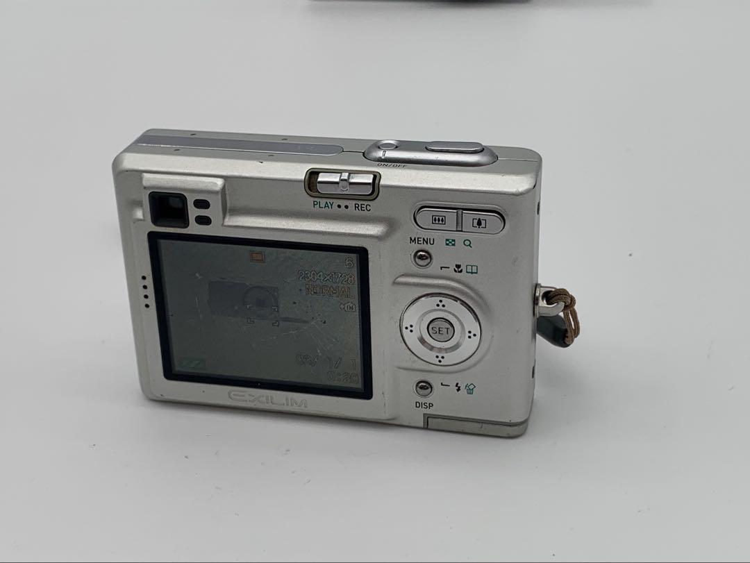 CASIO EXILIM EX-Z4 コンパクトデジタルカメラ　動作確認済み カシオ、カードサイズ光学3倍機「EXILIM ZOOM EX-Z4」