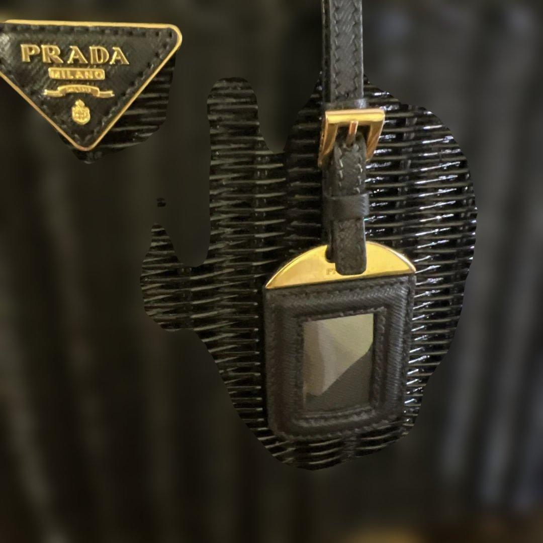 プラダ　黒　カゴバック