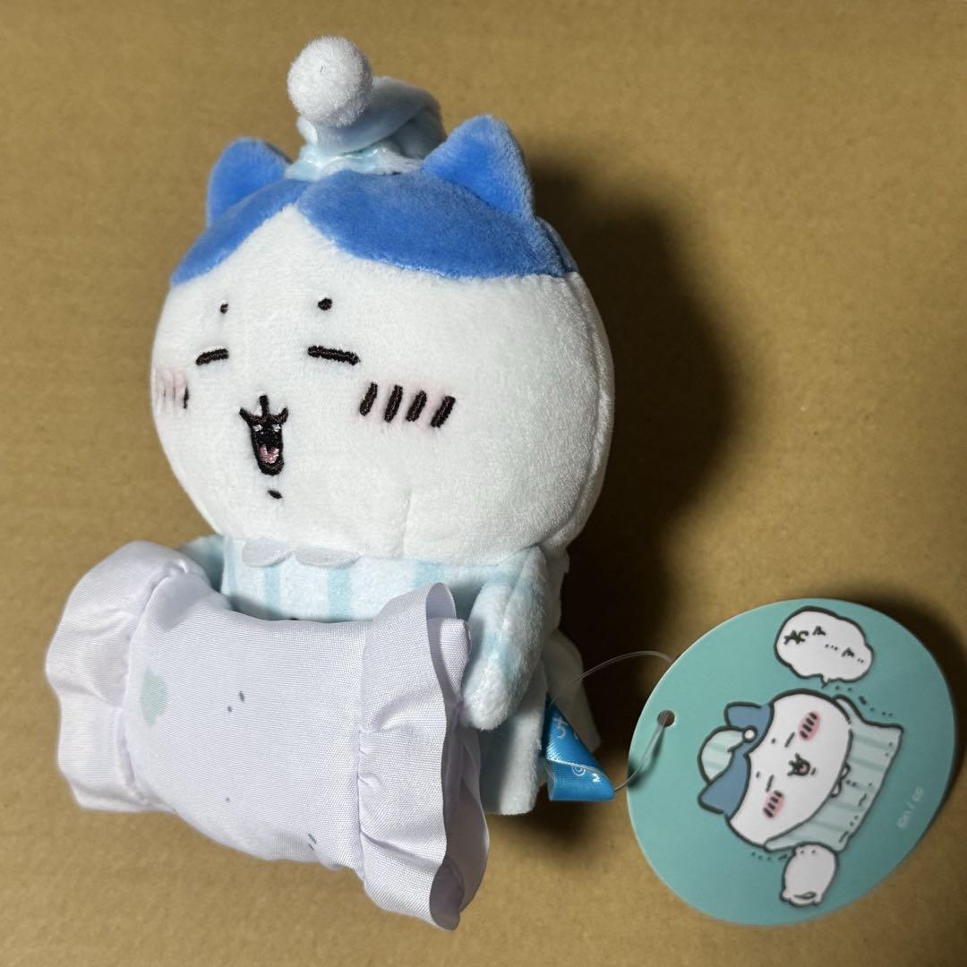 ちいかわ デスクトップから見守るひっかけぬいぐるみ ねむいよ