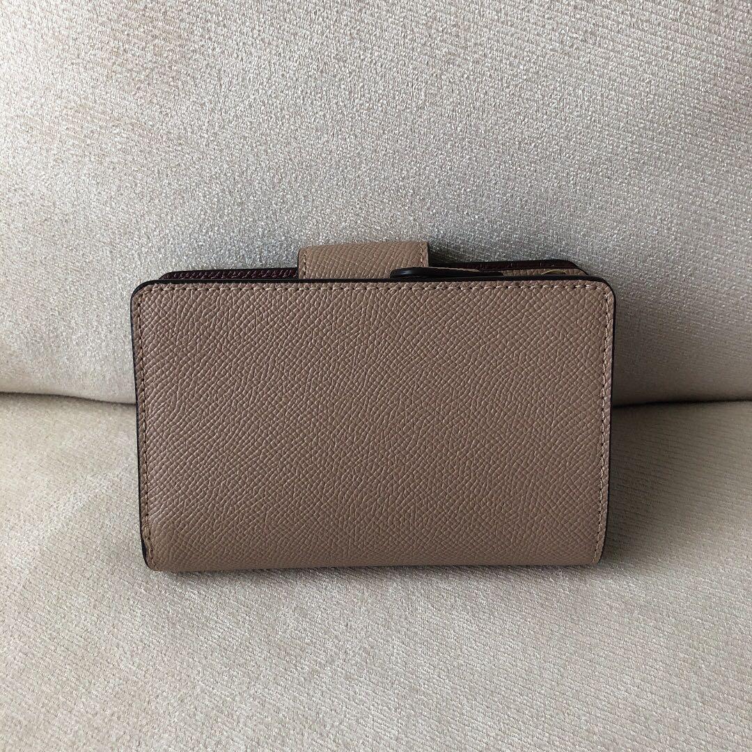 【新品未使用】COACH ベージュ 二つ折り財布 新品 COACH コーチ 二つ折り財布 ベージュTAUPE