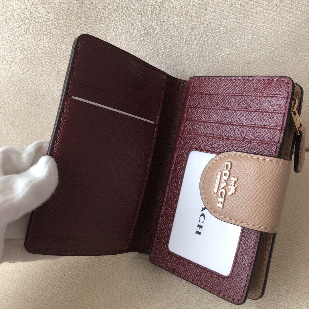 新品 COACH コーチ 二つ折り財布 ベージュTAUPE