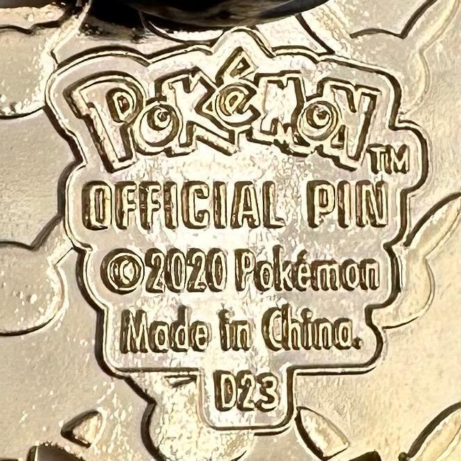 海外限定 !! 】色違い レックウザ ポケモン 金属製 ピンバッジ