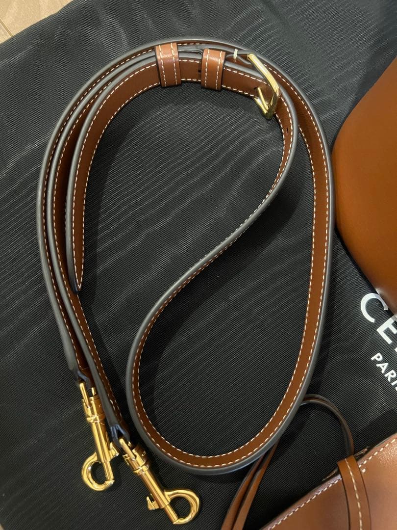 セリーヌ　バック　ミディアム バケット ルイーズ / スムースカーフスキン