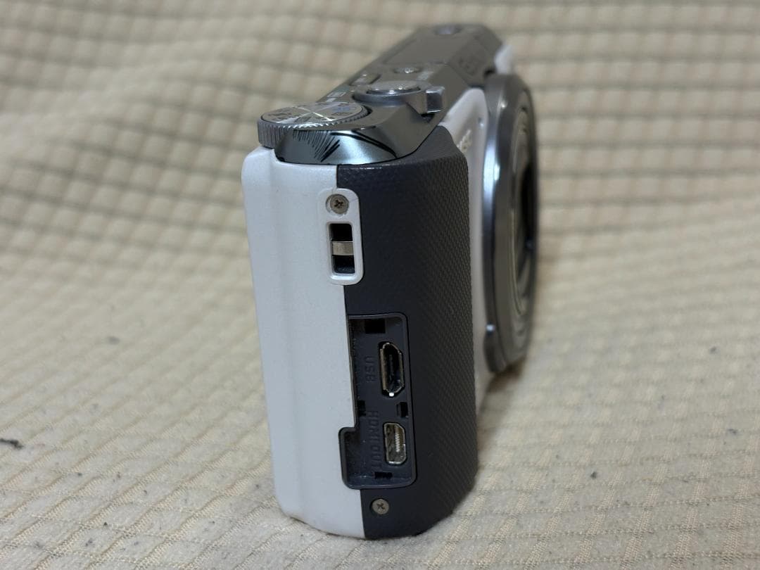 CASIO EX-ZR700 ホワイト CASIO EX-ZR700 ホワイト