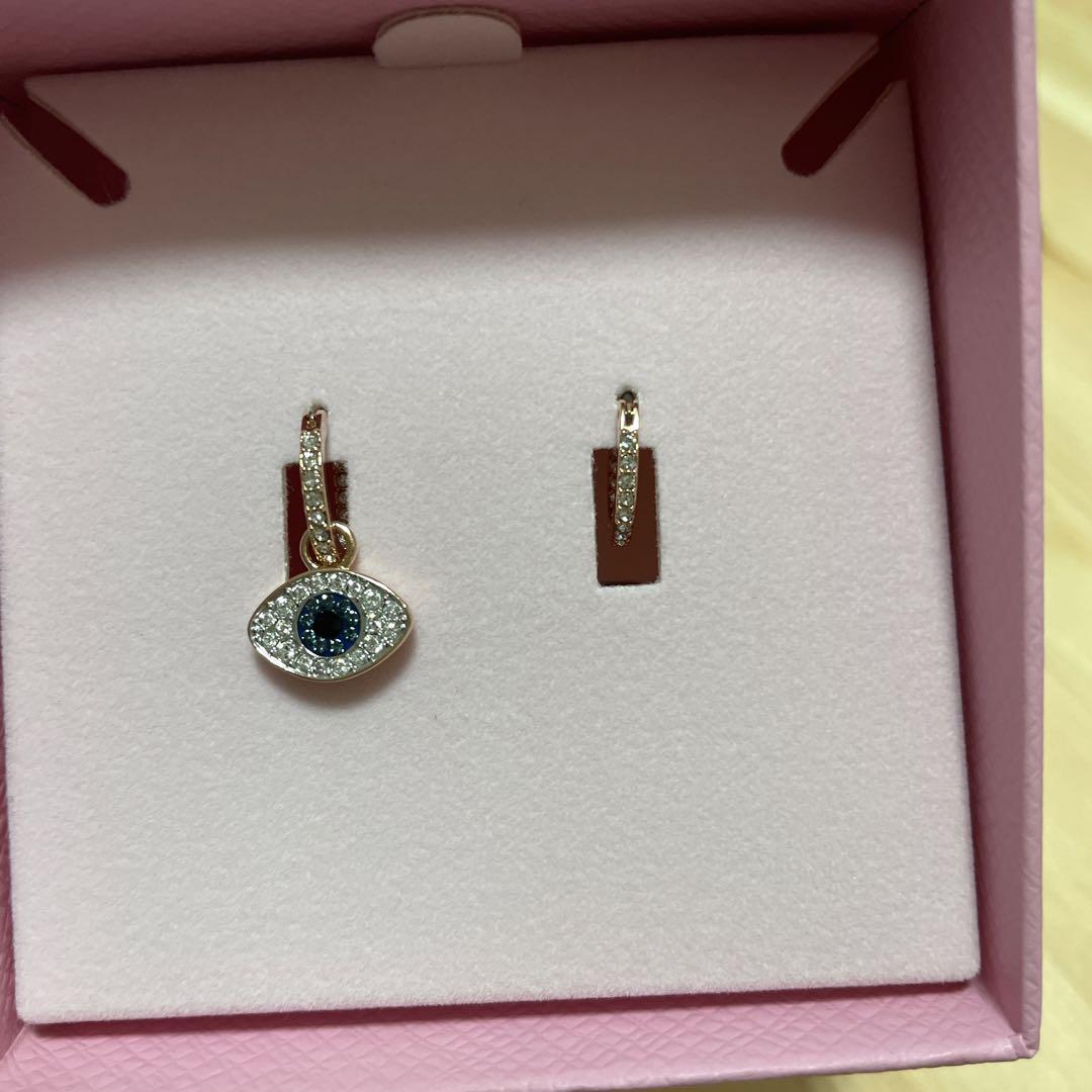 スワロフスキー　ピアスSymbolic フープピアス イーブルアイ　正規品　美品 SWAROVSKI ピアス 「公式」「スワロフスキー」Symbolica フープ