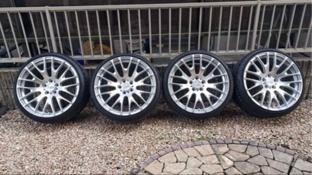 225 35-20クラウン4本タイヤ