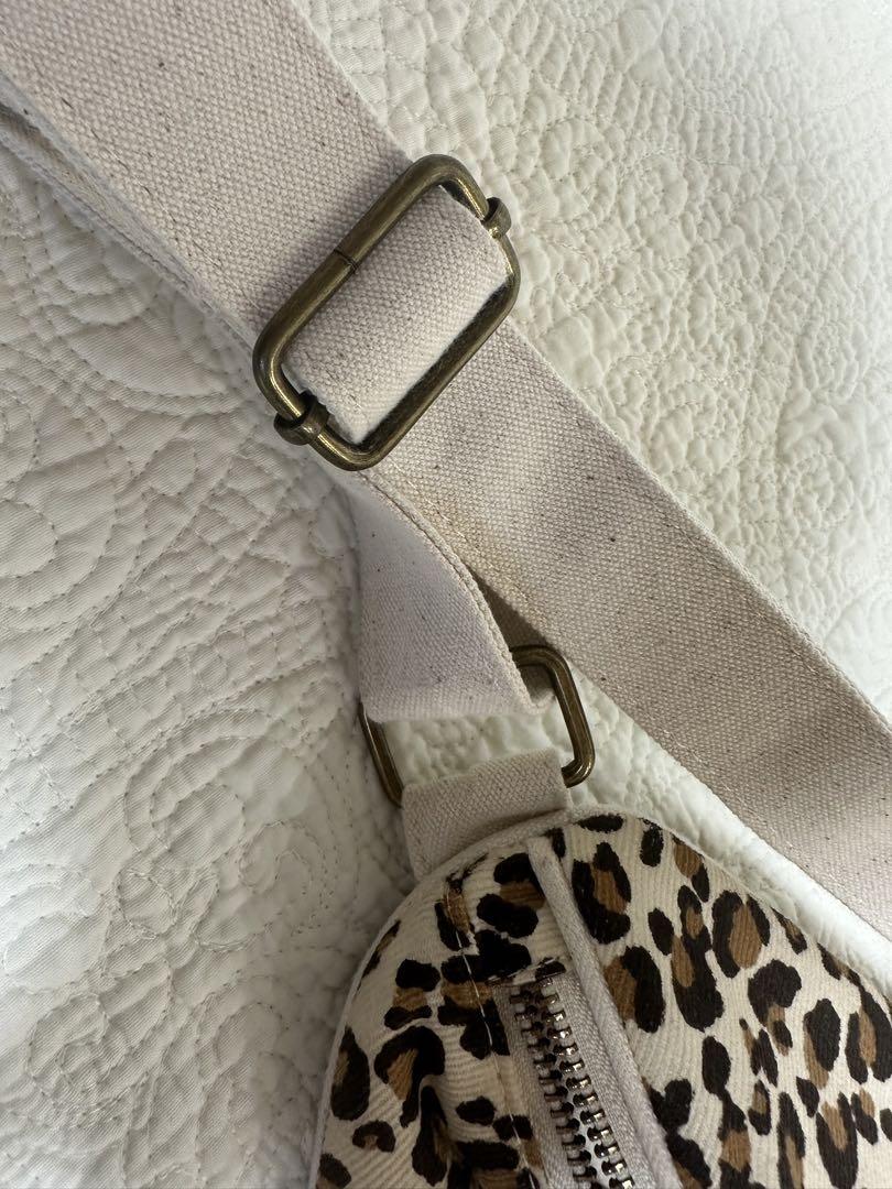極美品　sezane セザンヌ　バッグ　レオパード　ポーチ　バナナバッグ
