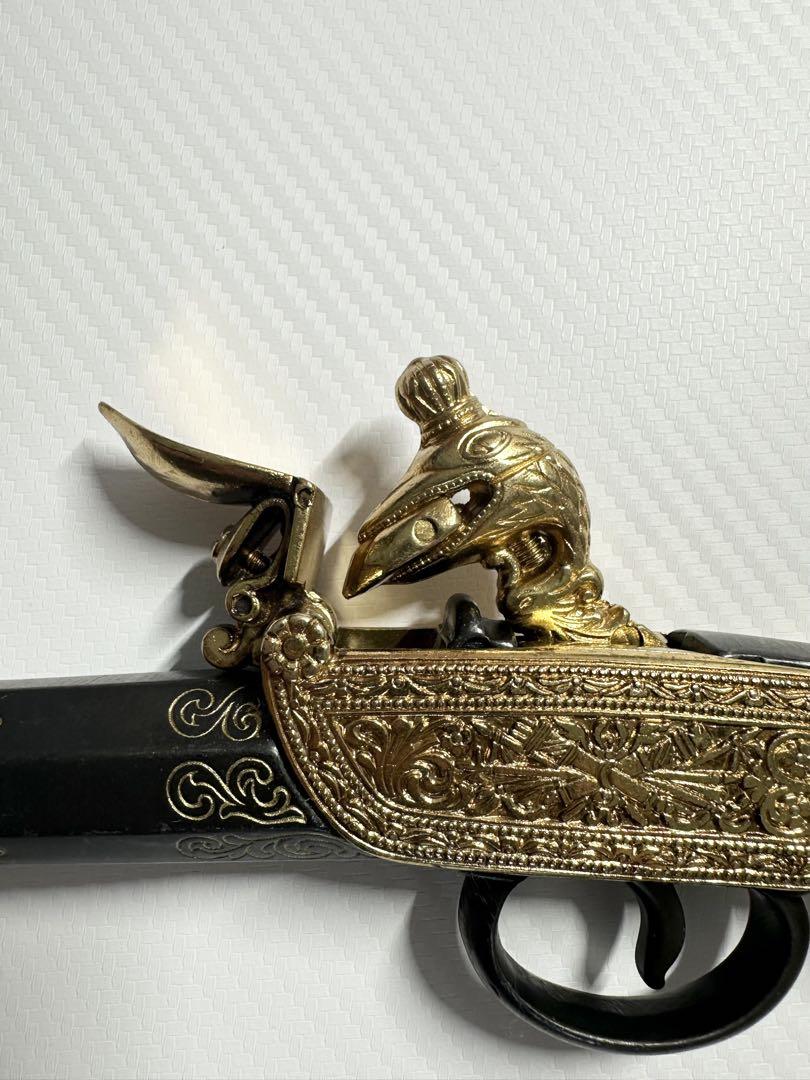 金色装飾付きモデルガン　中古　銃