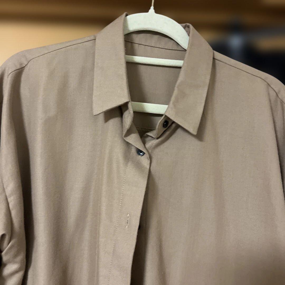 ベージュシャツとドット柄黒スカートセット目立った傷や汚れなし NEXPOTALLINN_EU