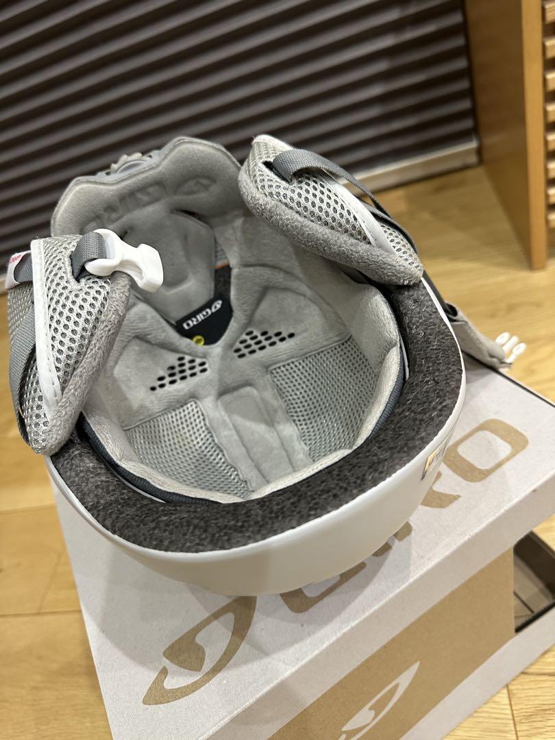 giro バイザー付きヘルメット　XS