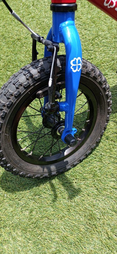 ヨツバサイクル　12インチ　ヒーローレッド