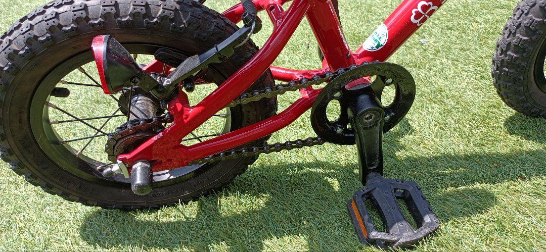 ヨツバサイクル　12インチ　ヒーローレッド