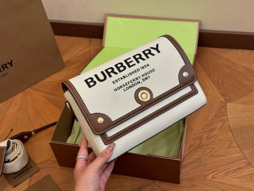 Burberry キャンバスメッセンジャーバッグ
