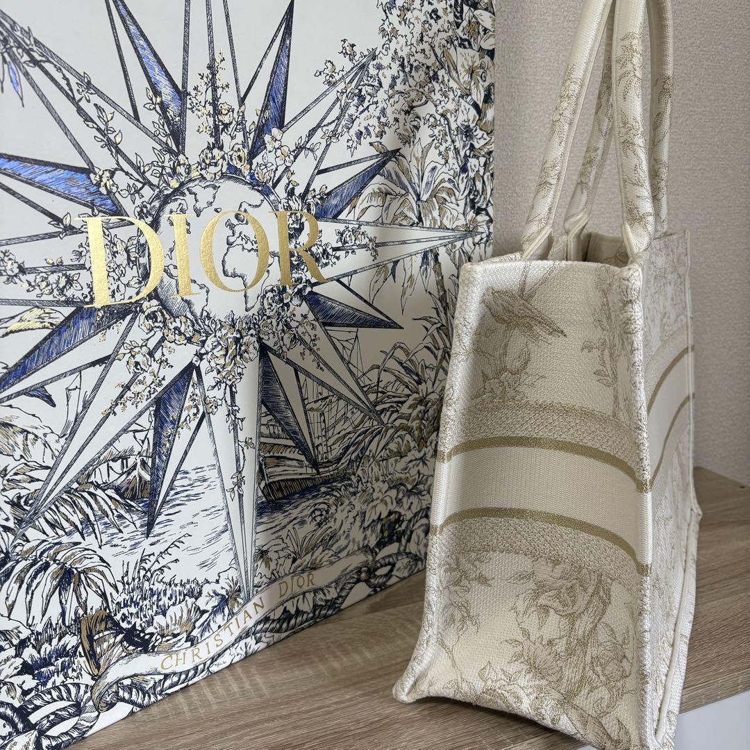 ホリデー限定 ディオール Dior ブックオート