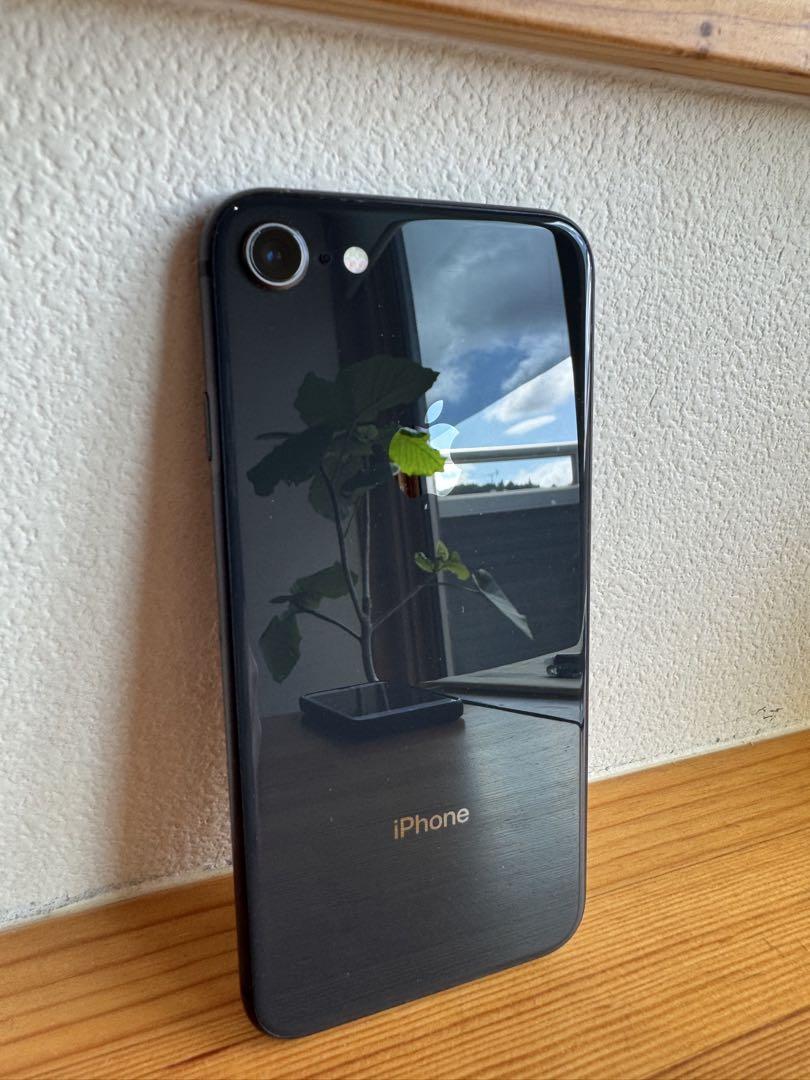 商談中　　　iPhone 8 スペースグレー 64GB 本体 Amazon | 【整備済み品】 Apple iPhone 8 64GB スペースグレー