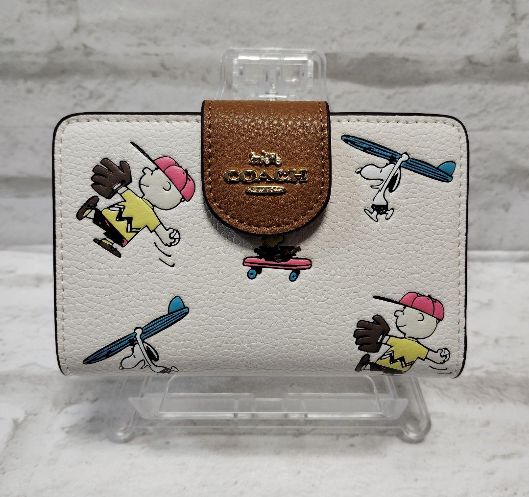 COACH　二つ折財布　 スヌーピー 　ホワイト COACH 二つ折財布スヌーピー ホワイト
