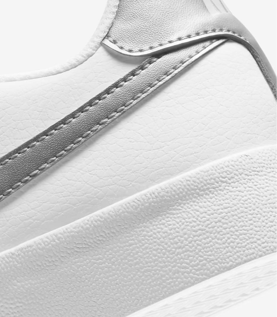 NIKE コートロイヤルAC