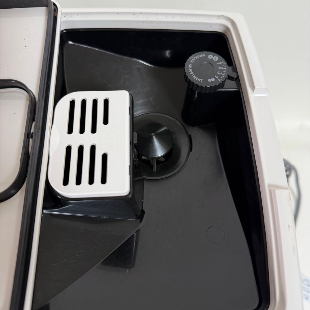 デロンギディナミカ ECAM35035W ホワイト 全自動 エスプレッソマシン デロンギディナミカ ECAM35035W ホワイト 全自動 エスプレッソマシン