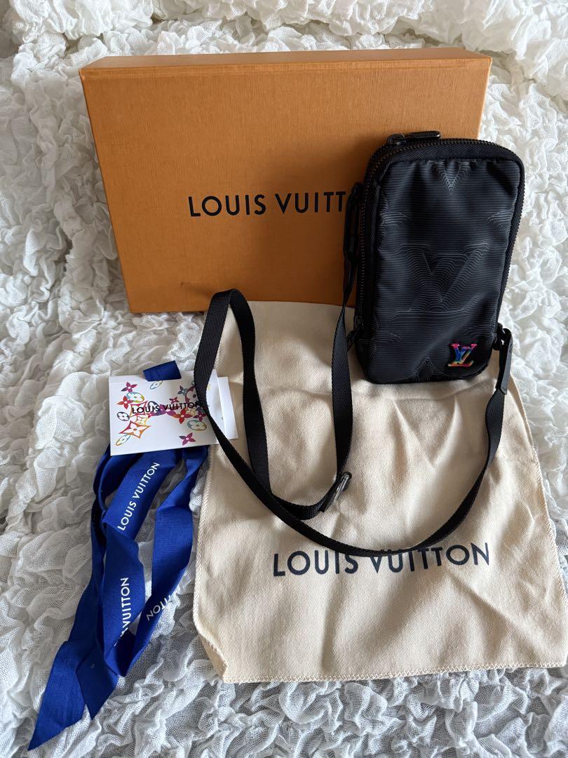 LOUIS VUITTONダブル フォンポーチ 3Dモノグラム